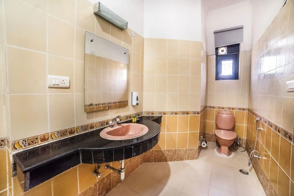 FabHotel Gurgaon 6