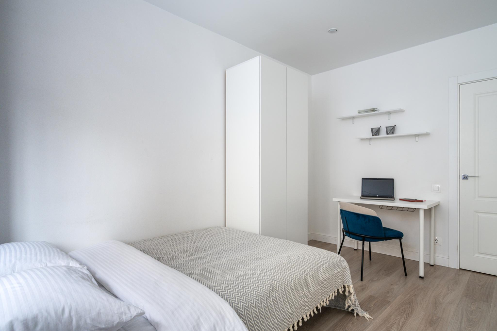 Comfort Space/Comfort Life at the three railway stations square