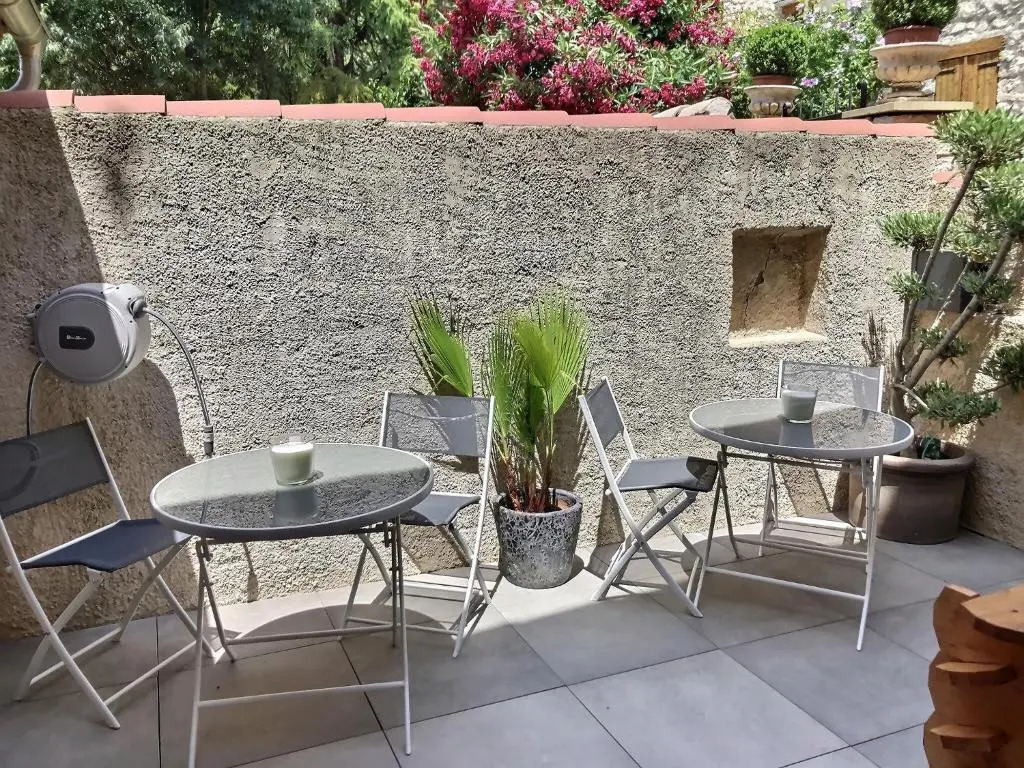 Studio tout confort, terrasse, calme Moustiers #7