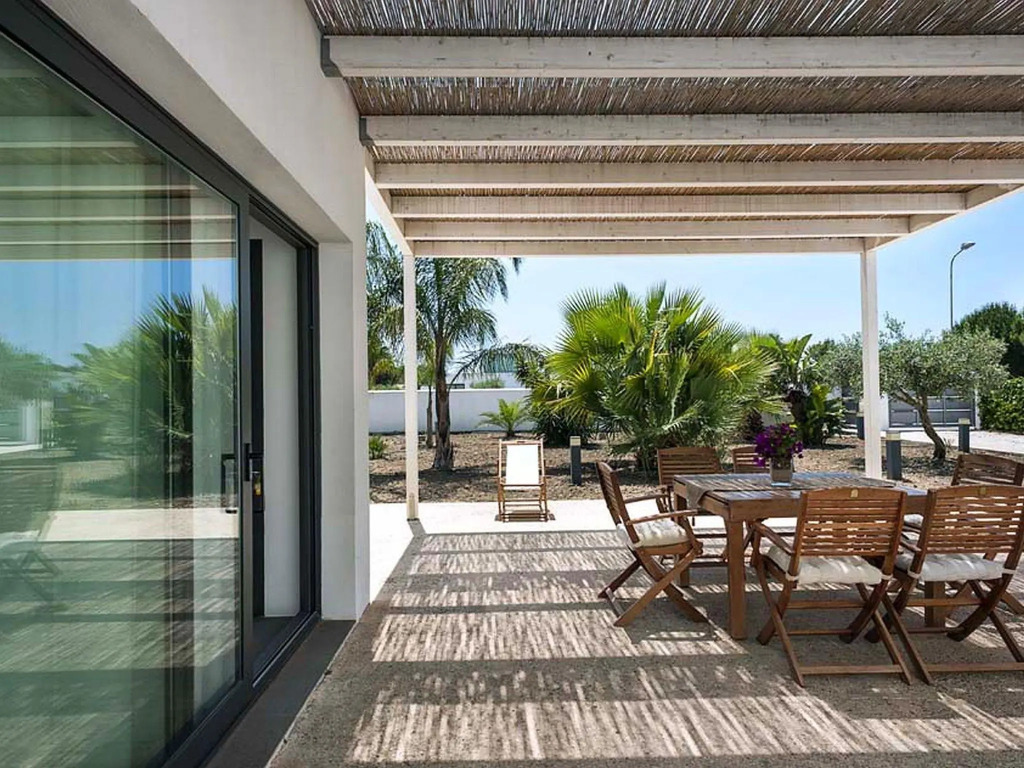 New villa at 300m from the sea with very big garden and a barbecue