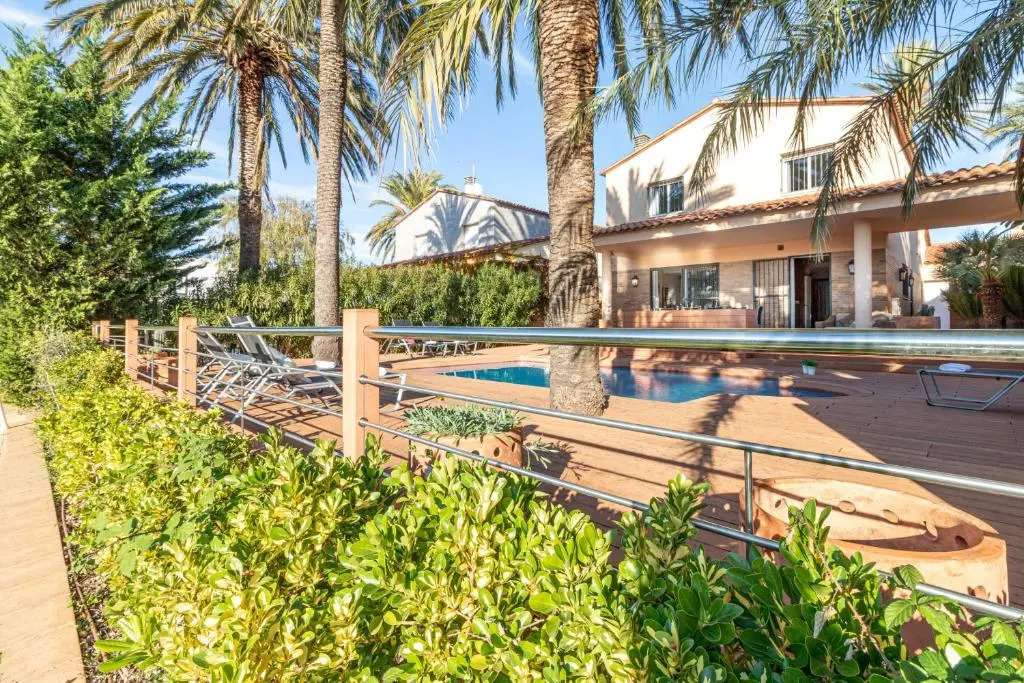 Apart-rent Villa Pani 0109 con piscina y amarre