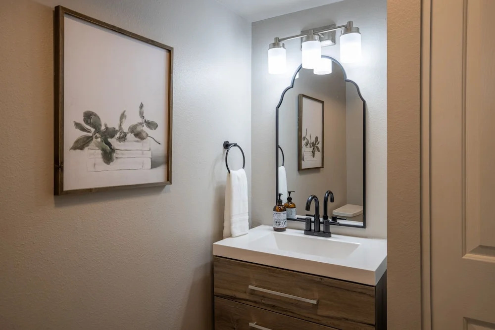 Scottsdale 83rd Row 4 Bedroom Townhouse by RedAwning