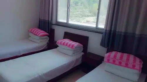 Laiyuan Baishi Mountain Liangcheng Farm Stay