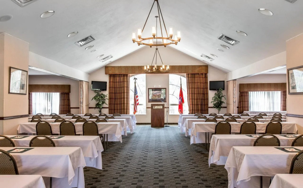 Black Bear Inn & Suites
