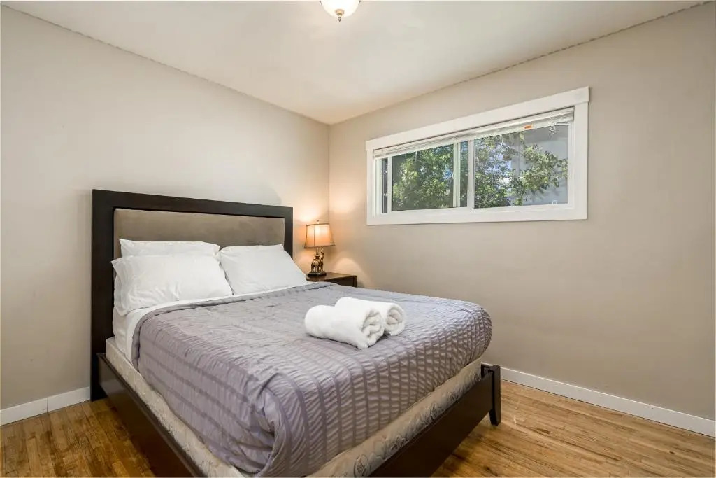 V-Home by Heritage park and Glenmore Reservoir