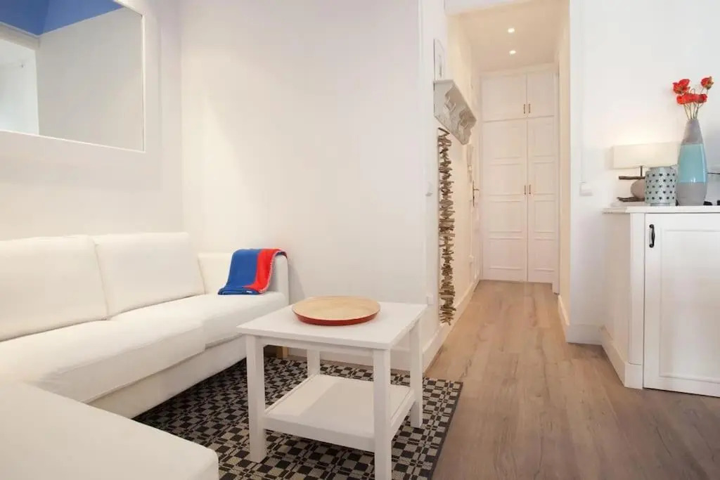 Bright 2 bedroom apt in 22@, close to the beach