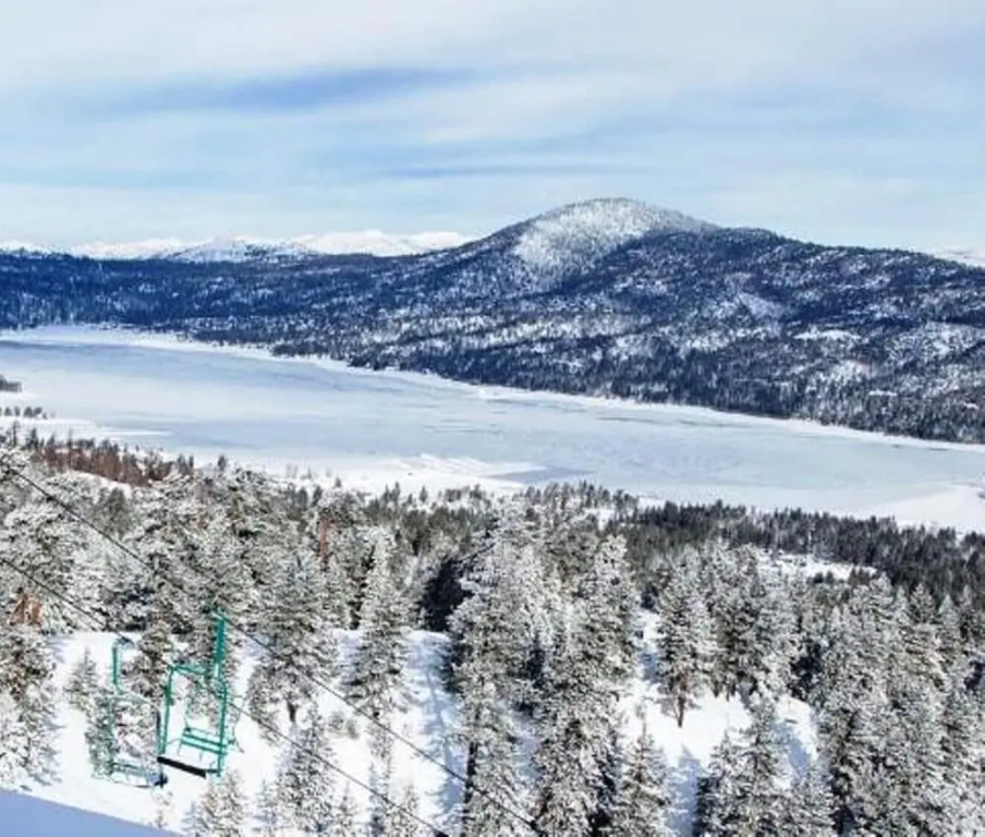 Snow Lake Lodge