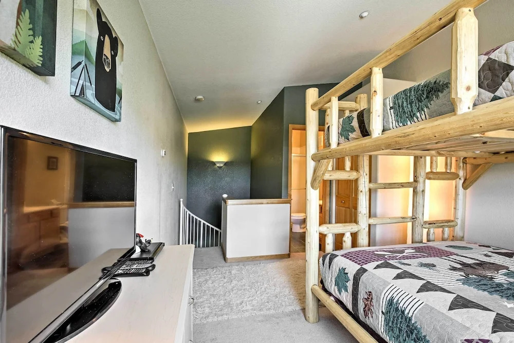 Newly Remodeled Mtn-view Condo in Silverthorne