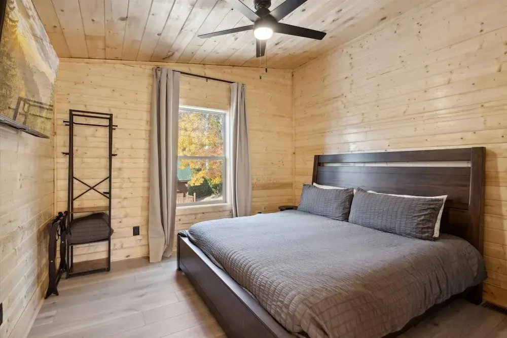 2 Brand New Cabins for Family Retreat