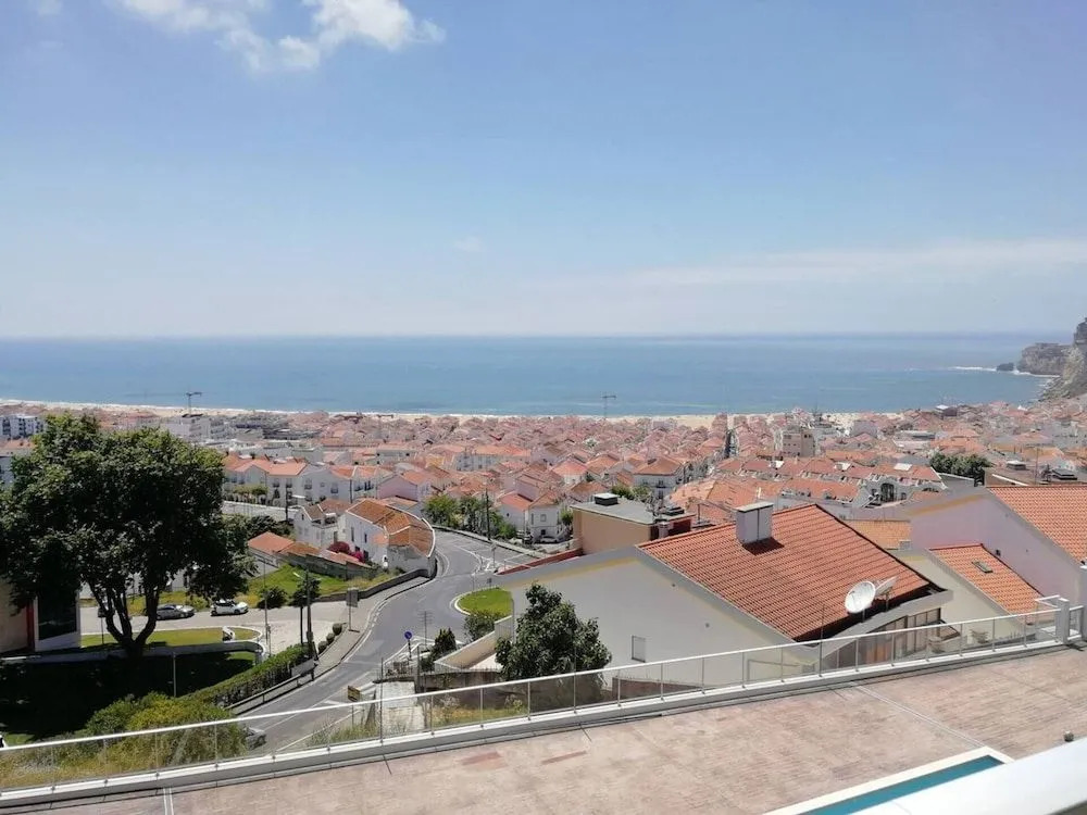 2 Bed Flat - Sleeps 6 - Pool - Parking - Wifi
