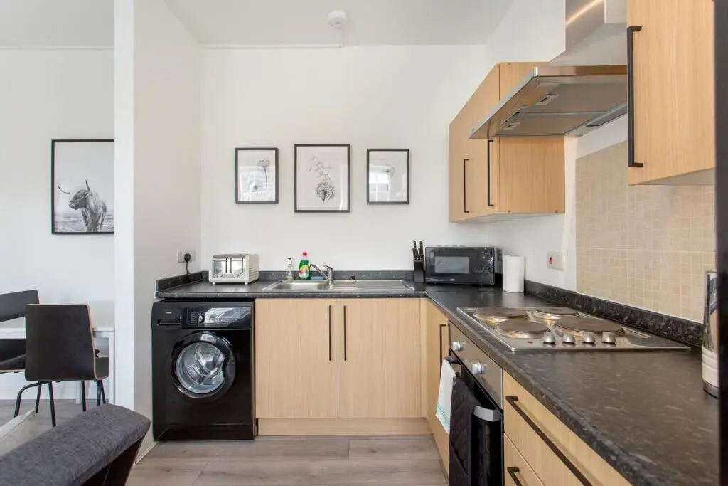 Modern & Bright 1 Bed for 4 Close To City Centre! (Adults Only)