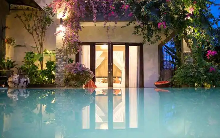 Cliffront Tropical Villa Cantik