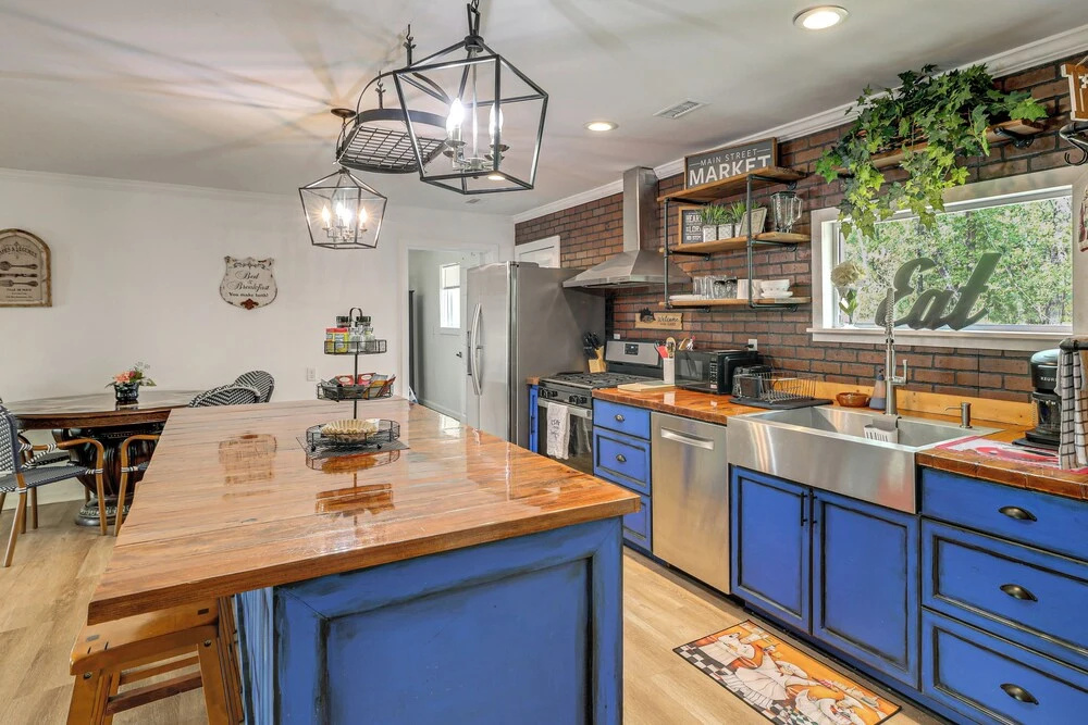 Charming Retreat on 20 Acres w/ Private Lake!
