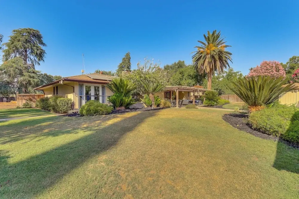 Spacious Home - 6 Mi to Downtown Fresno!
