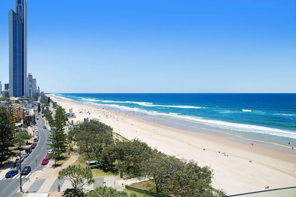 Absolute Beachfront - Central Surfers Paradise