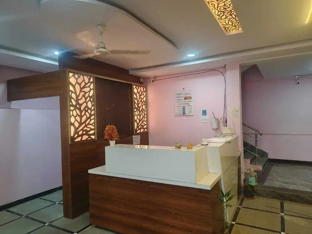 Hotel S L B Grand