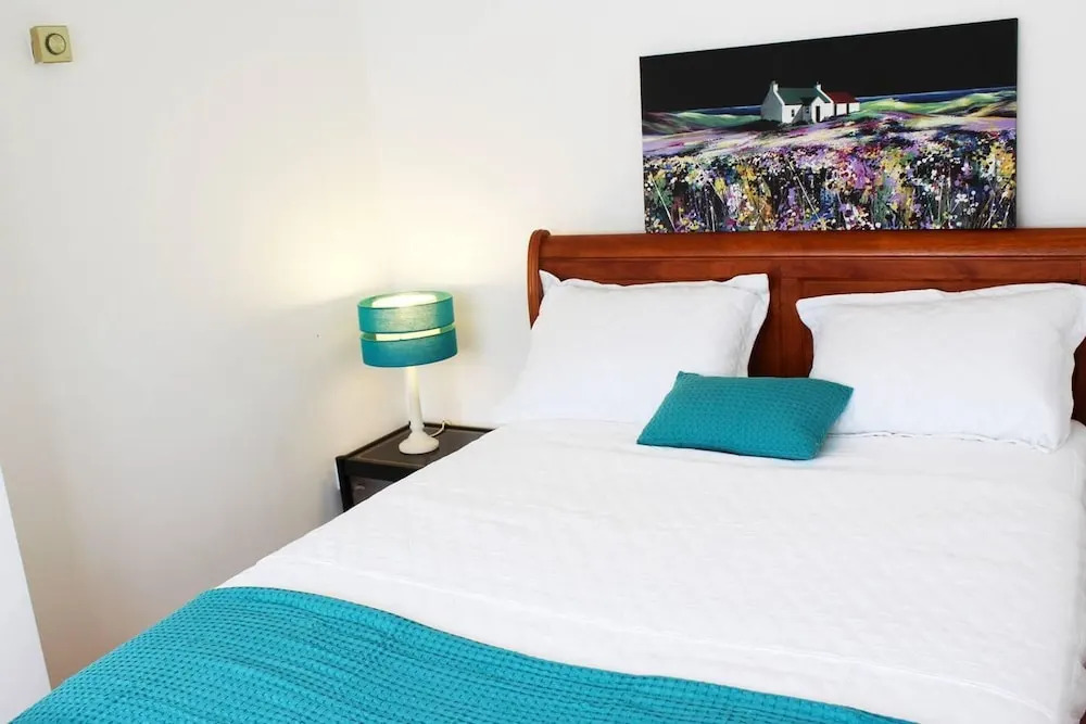 Spacious 4 Bed Home in Milton Keynes -free Parking