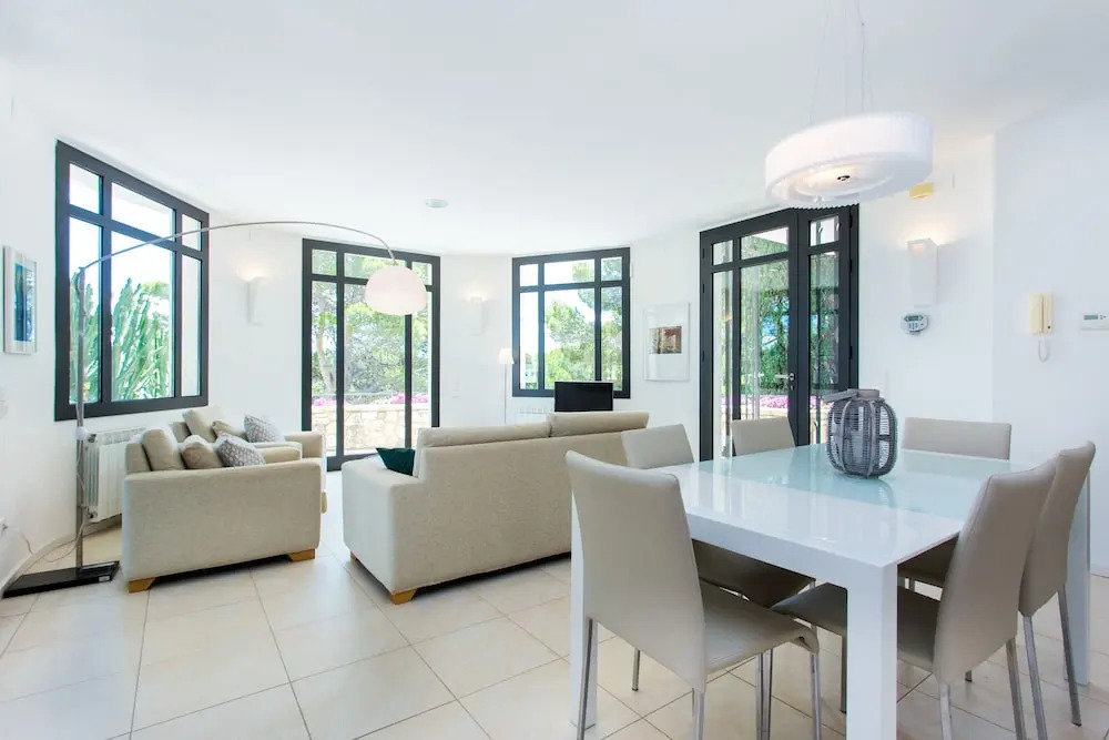 TarracoHomes, Villa with Botanic Garden and Private Pool facing the Beach
