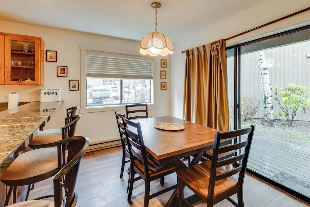 Ketchum Condo w/ Deck < 1 Mi to Sun Valley Resort!