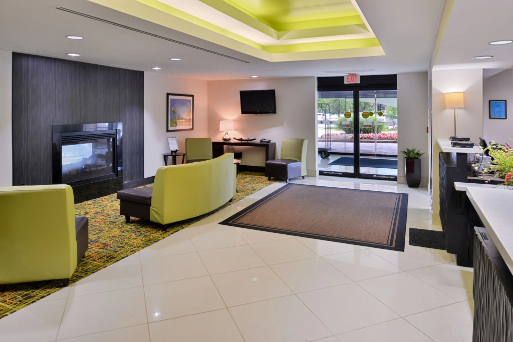 Elimwood Hotel, a Ramada by Wyndham