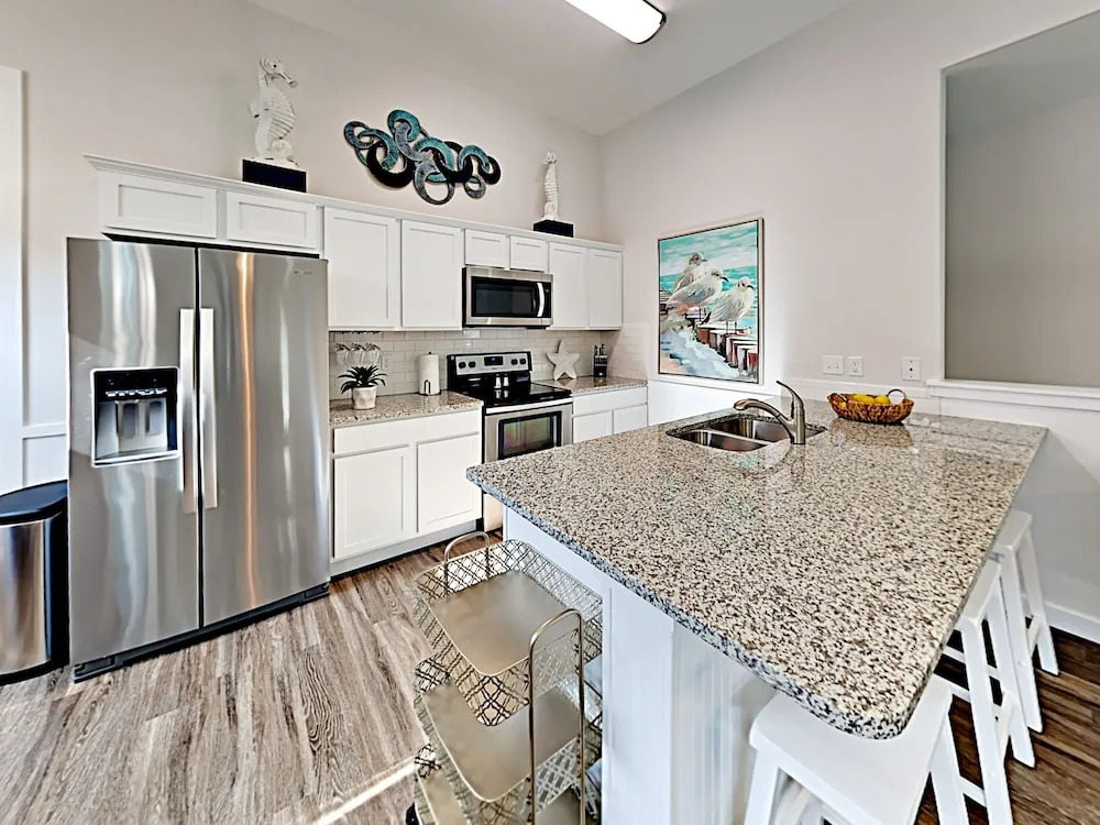 The Savvy Pelican 4 Bedrooms 3 Bathrooms Condo