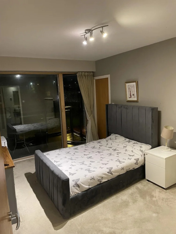 Stunning 4-bed Apartment in Glasgow West end