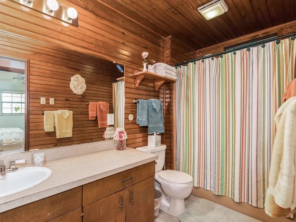 103 Galveston home - 3 Br home by RedAwning
