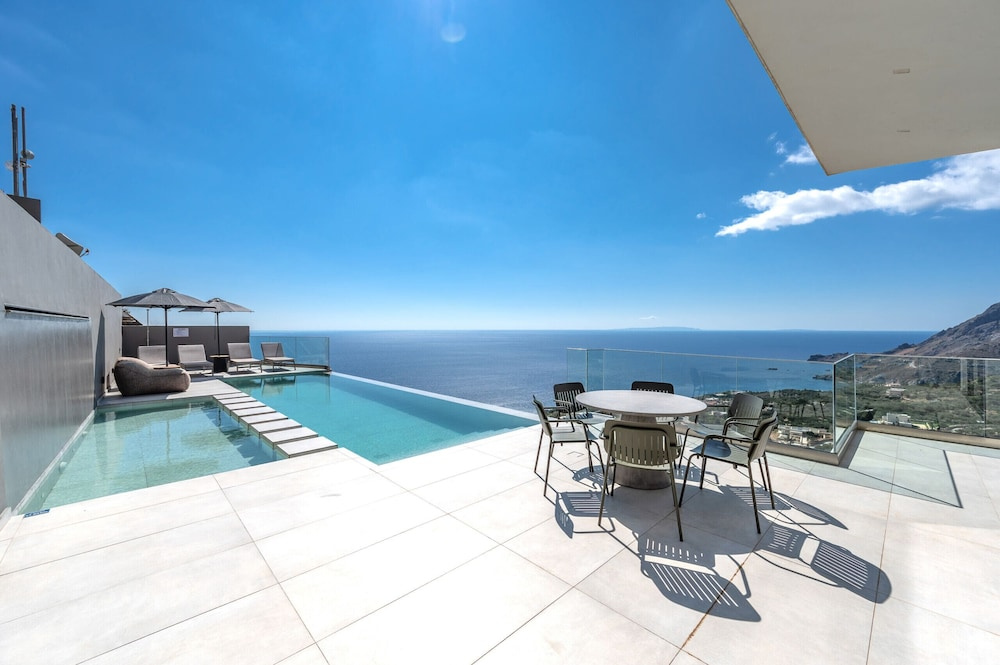 Dione Villa