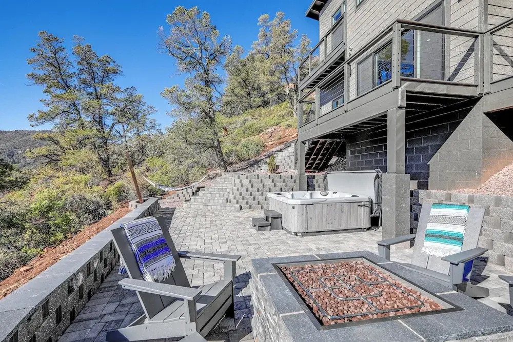 Hot Tub & Panoramic Mtn Views: Pine Retreat!