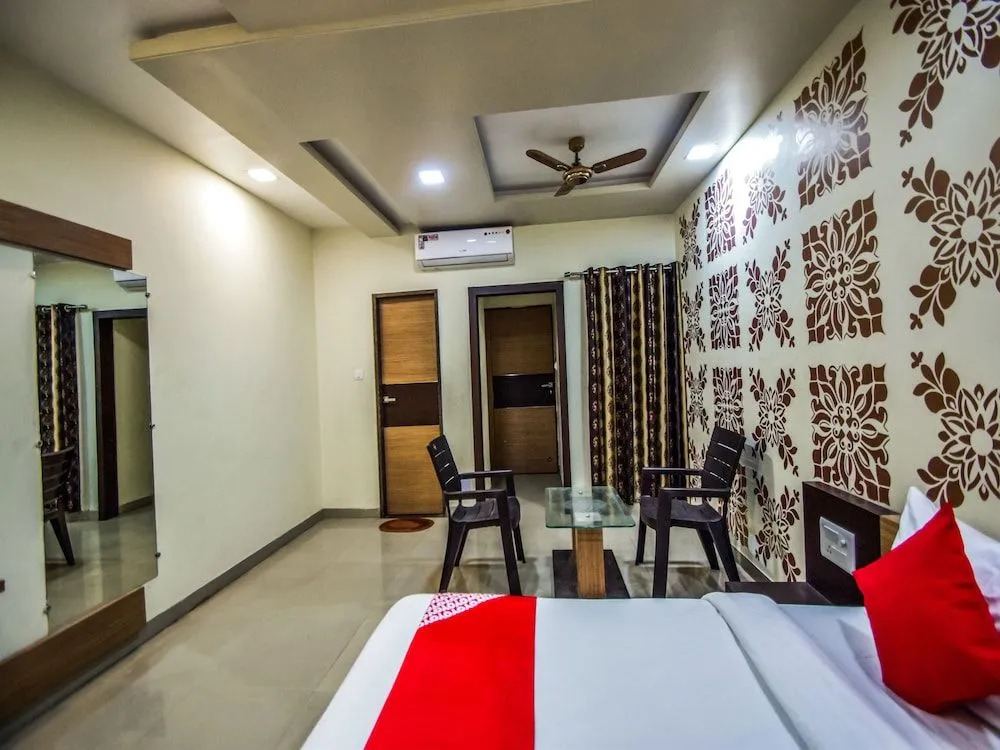 OYO 15180 Kavita Inn