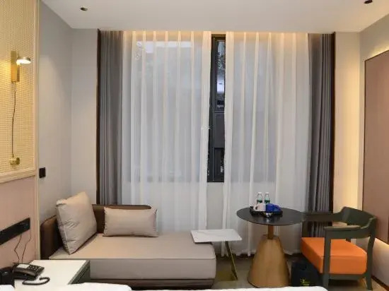 Carlton Movie Hotel