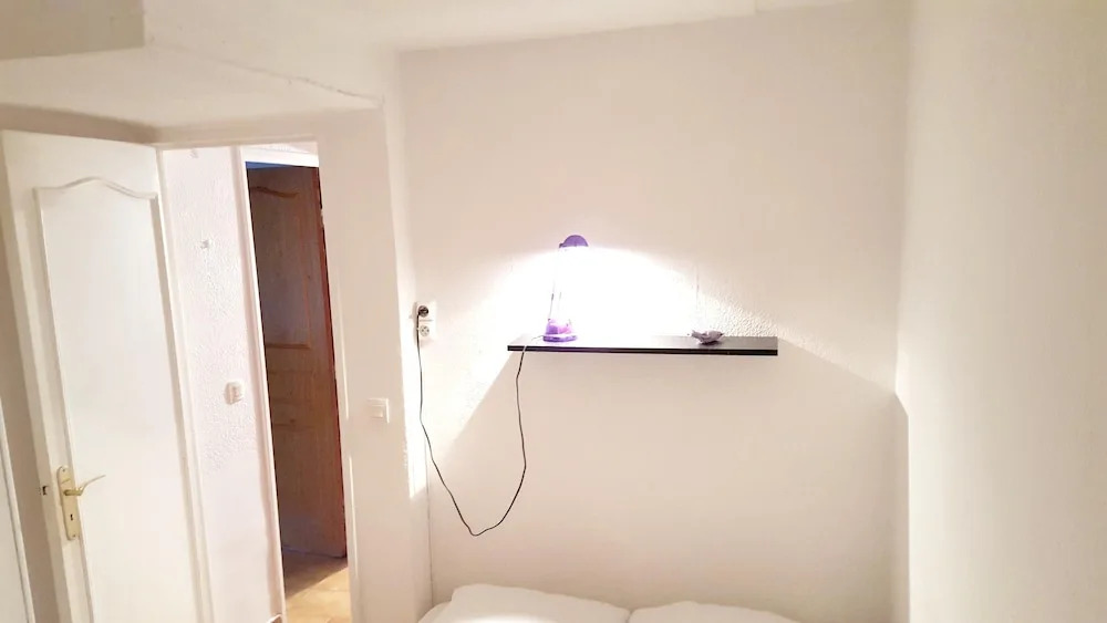 Apartment With one Bedroom in Fréjus, With Enclosed Garden - 150 m Fro