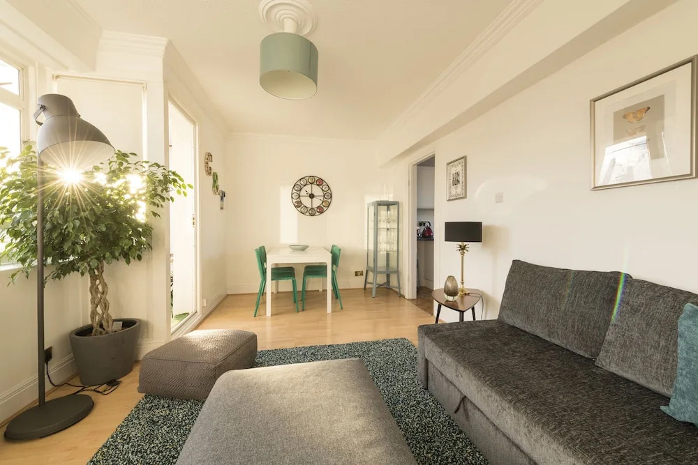Bright 3 Bedrooms in Central London/lupus Street