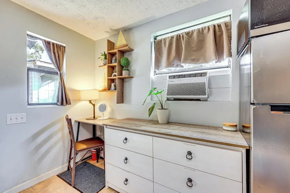 Nurse-ready Guesthouse 3 Mi to Dtwn Jacksonville!