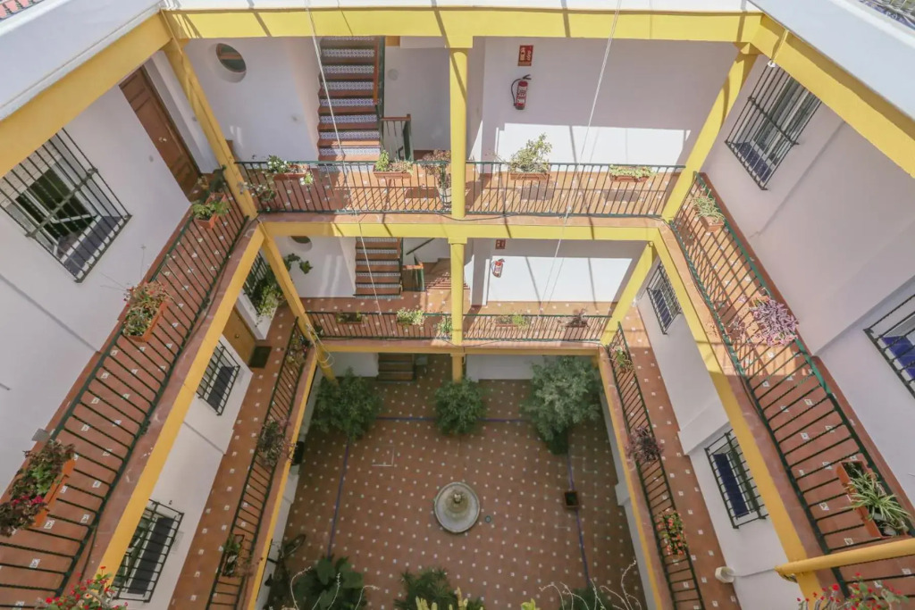 JUDERIA CENTER PREMIUM SUITES FREE Parking