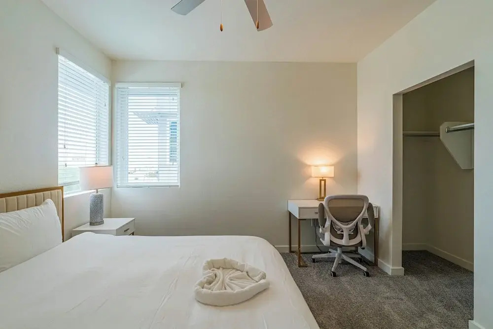 The Lotus Serene Stay with Pool-Gym-EV