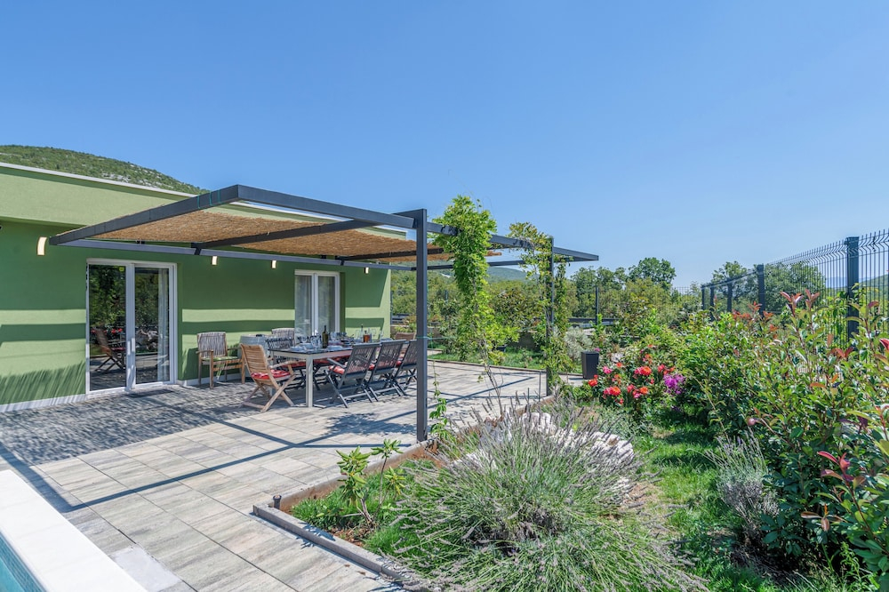 Villa Gariful Sleeps 8 with Pool & Pet Friendly