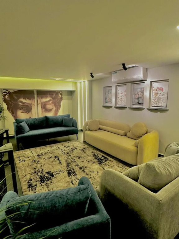 White House Suites