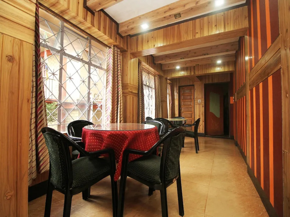 OYO 3303 Hotel Broadway Annexe