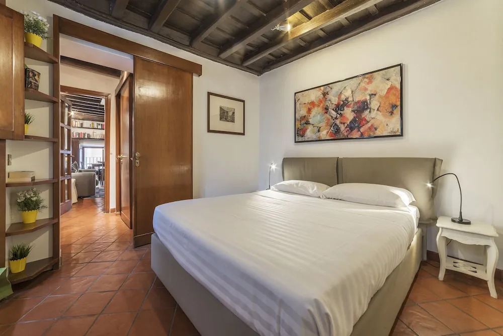 Stylish Flat Domus Aurea