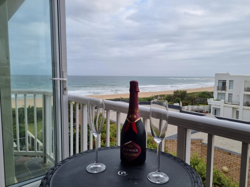 Lovely 2 bedrooms, 2 bathrooms Flat with sea view.