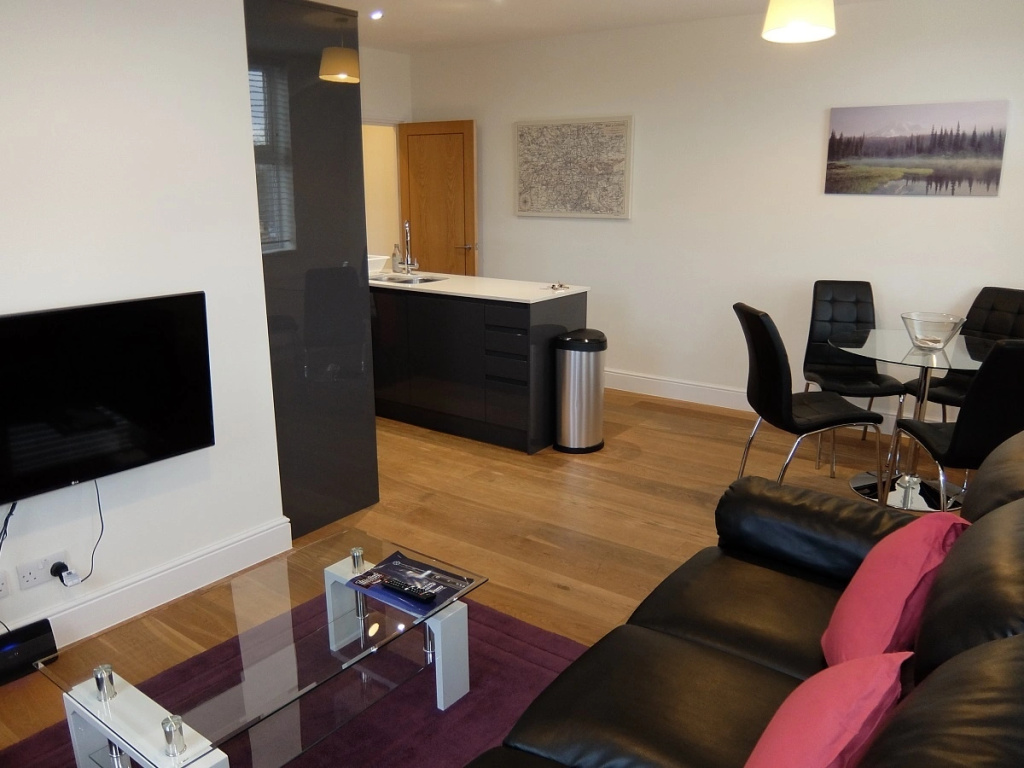 Twickenham Evergreen House by Vantage Apartments