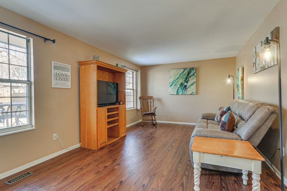4 Mi to Dtwn Loveland: Home w/ Hot Tub & Yard