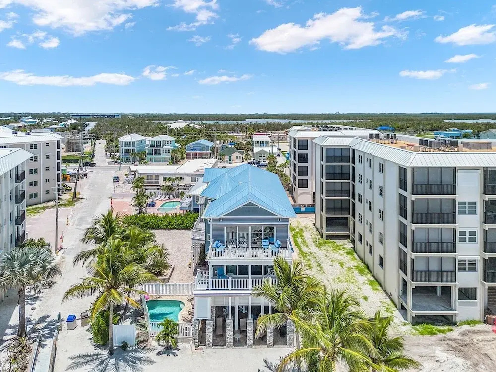 ~island Girl~ Immaculate Gulf Front Duplex 5 Bedroom Home by RedAwning