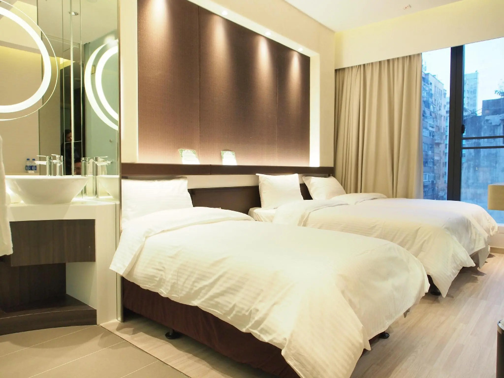 Epoch Hotel