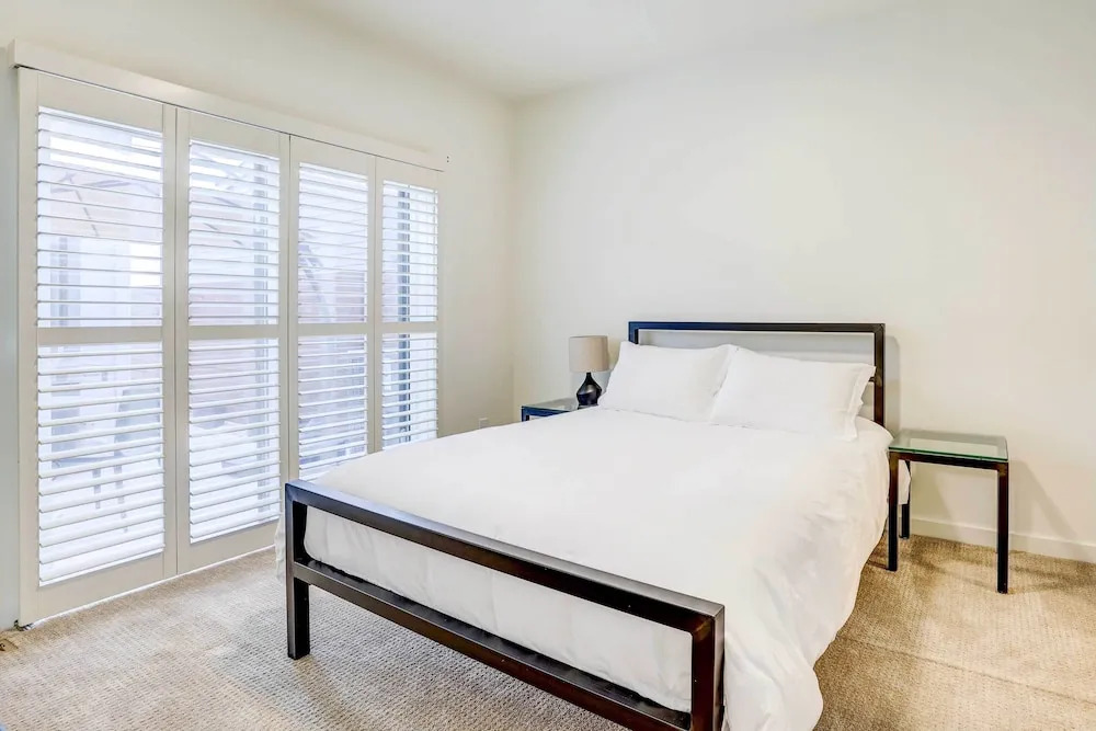 Beautiful Townhome - Steps to Downtown Boise