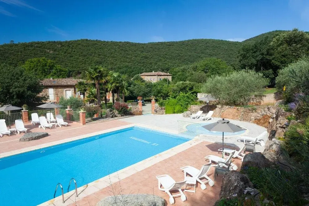 Logis Hôtel Restaurant Le Pradinas