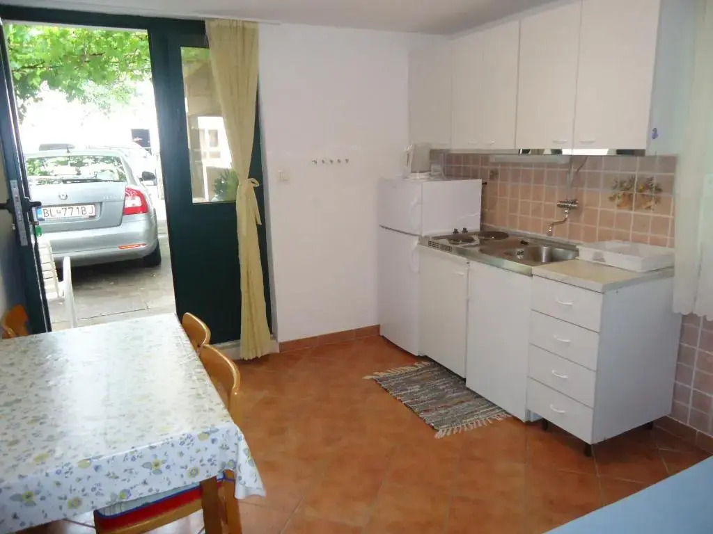 Omiš apartment on the beach