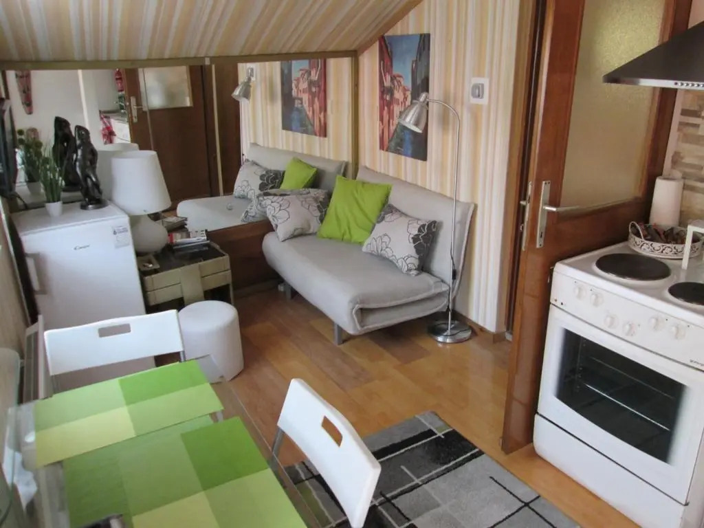 APARTMENT " Studio Green "
