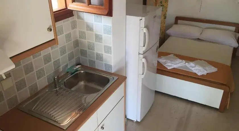 Lambrakis Studios & Apartments